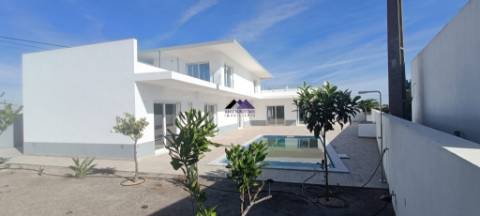 Moradia de Luxo T4 Nova a estrear em Altura