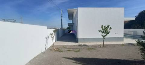 Moradia de Luxo T4 Nova a estrear em Altura