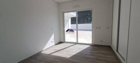 Moradia de Luxo T4 Nova a estrear em Altura