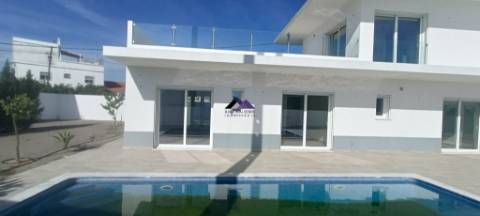 Moradia de Luxo T4 Nova a estrear em Altura