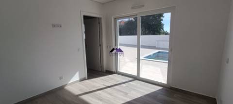 Moradia de Luxo T4 Nova a estrear em Altura