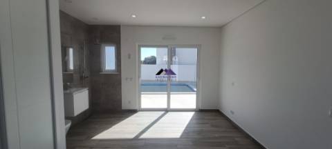 Moradia de Luxo T4 Nova a estrear em Altura