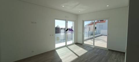 Moradia de Luxo T4 Nova a estrear em Altura