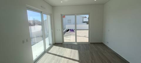 Moradia de Luxo T4 Nova a estrear em Altura