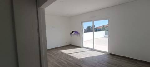 Moradia de Luxo T4 Nova a estrear em Altura