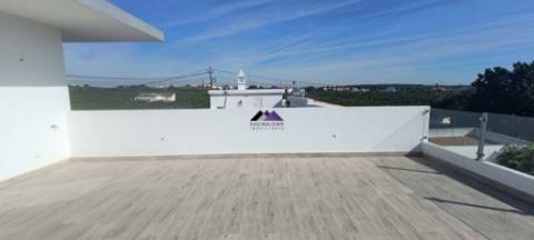 Moradia de Luxo T4 Nova a estrear em Altura