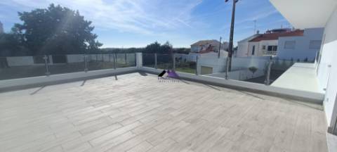 Moradia de Luxo T4 Nova a estrear em Altura