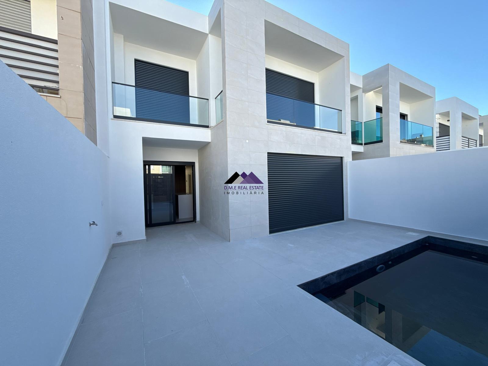 Moradia V3 com Garagem e Piscina a Estrear