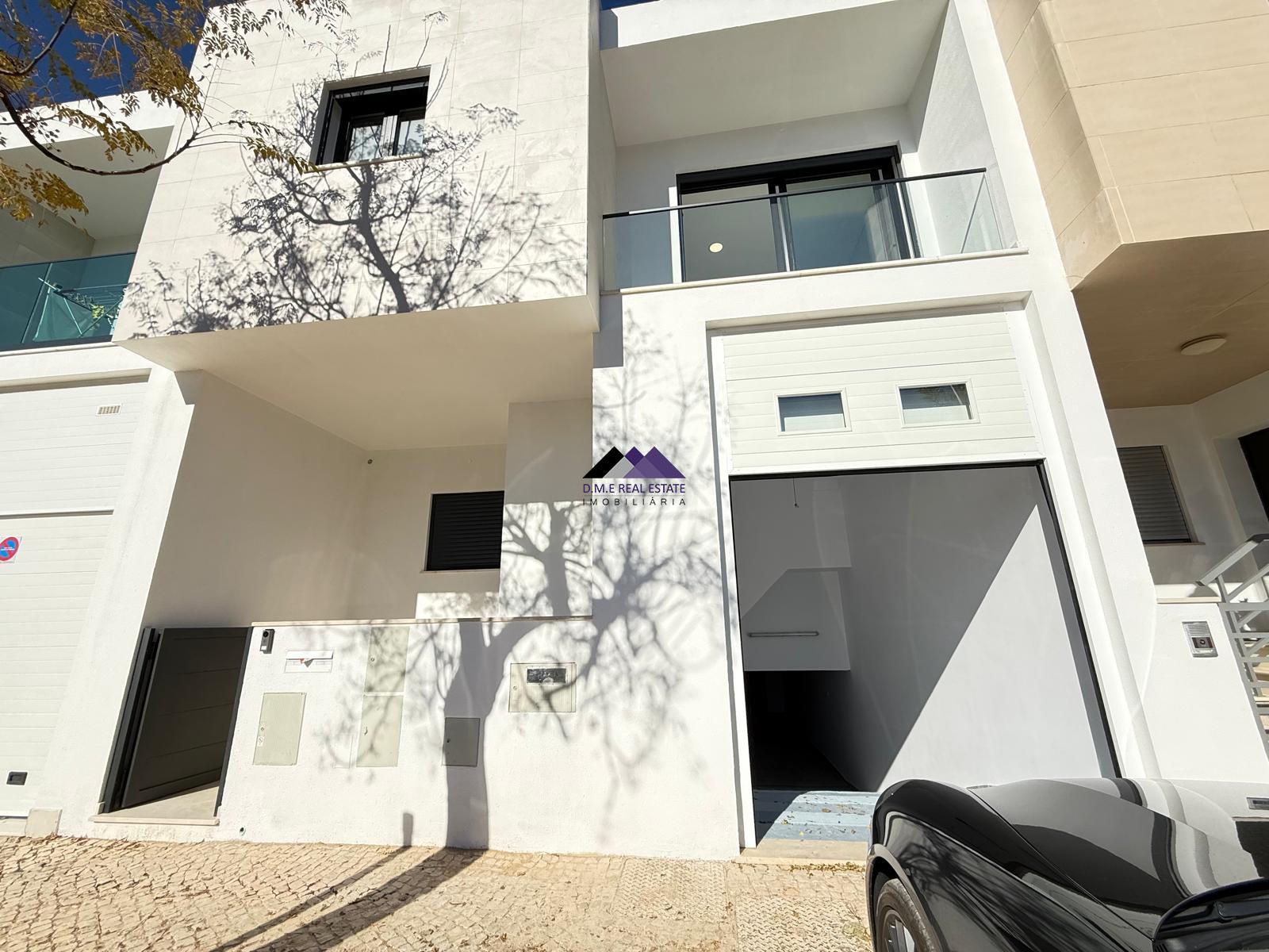 Moradia V3 com Garagem e Piscina a Estrear