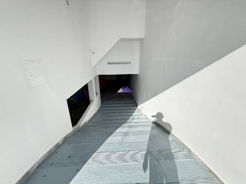 Moradia V3 com Garagem e Piscina a Estrear