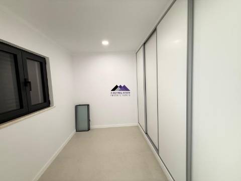 Moradia V3 com Garagem e Piscina a Estrear