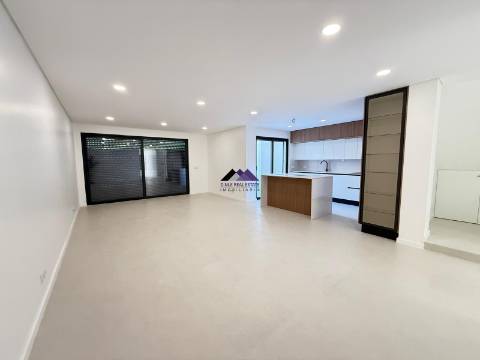 Moradia V3 com Garagem e Piscina a Estrear