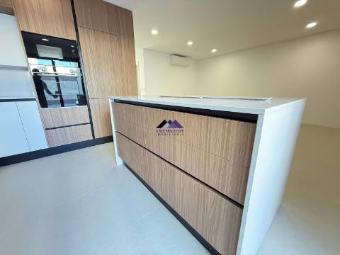 Moradia V3 com Garagem e Piscina a Estrear