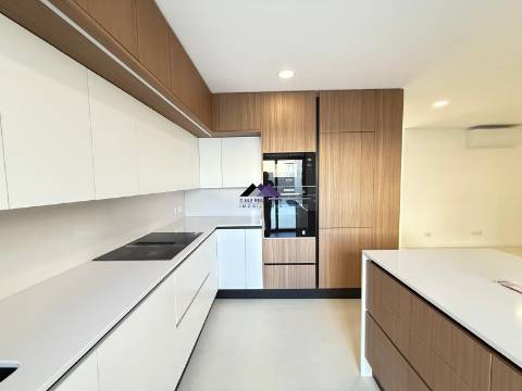 Moradia V3 com Garagem e Piscina a Estrear