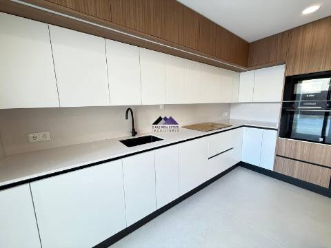 Moradia V3 com Garagem e Piscina a Estrear