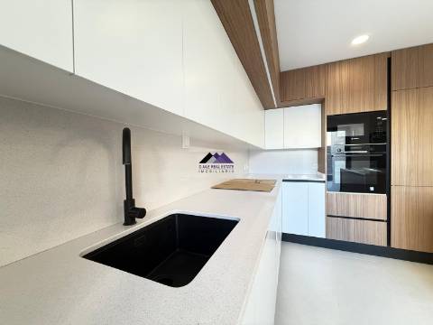 Moradia V3 com Garagem e Piscina a Estrear