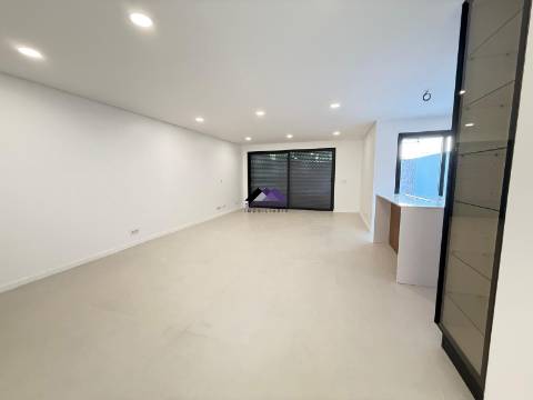 Moradia V3 com Garagem e Piscina a Estrear