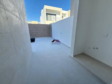 Moradia V3 com Garagem e Piscina a Estrear