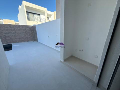 Moradia V3 com Garagem e Piscina a Estrear