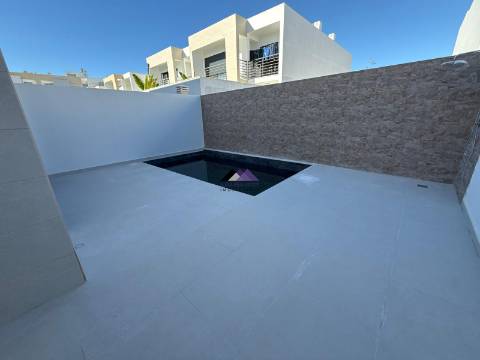 Moradia V3 com Garagem e Piscina a Estrear