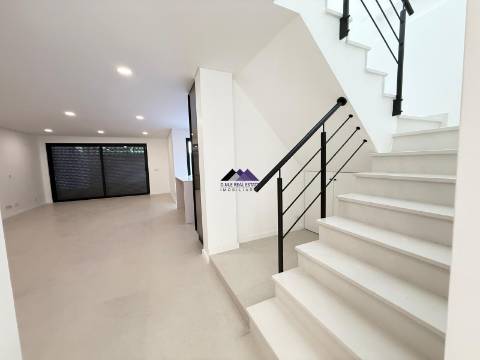 Moradia V3 com Garagem e Piscina a Estrear