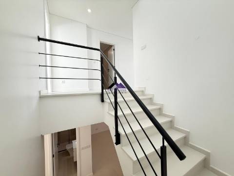 Moradia V3 com Garagem e Piscina a Estrear