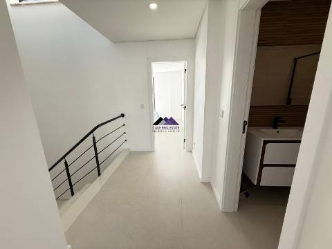 Moradia V3 com Garagem e Piscina a Estrear