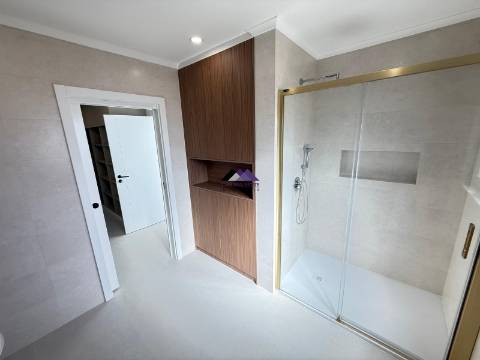 Moradia V3 com Garagem e Piscina a Estrear