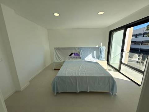 Moradia V3 com Garagem e Piscina a Estrear