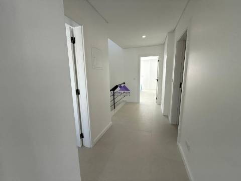 Moradia V3 com Garagem e Piscina a Estrear