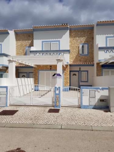 Moradia T3+1 com Estacionamento, Logradouro e Sótão