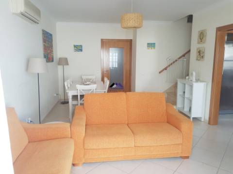 Moradia T3+1 com Estacionamento, Logradouro e Sótão