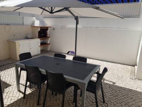 Moradia T3+1 com Estacionamento, Logradouro e Sótão