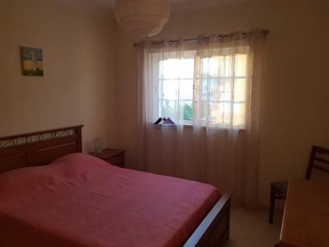 Moradia T3+1 com Estacionamento, Logradouro e Sótão