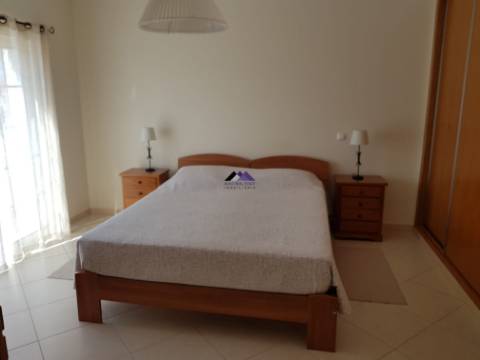 Moradia T3+1 com Estacionamento, Logradouro e Sótão