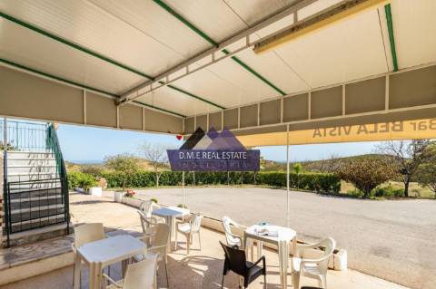 Moradia Independente de Prestígio com Vista Campo | Espaço Comercial + Habitação | Lote 4.590 m² | Terreno Misto