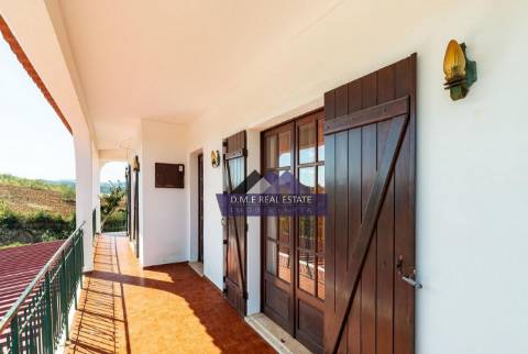 Moradia Independente de Prestígio com Vista Campo | Espaço Comercial + Habitação | Lote 4.590 m² | Terreno Misto