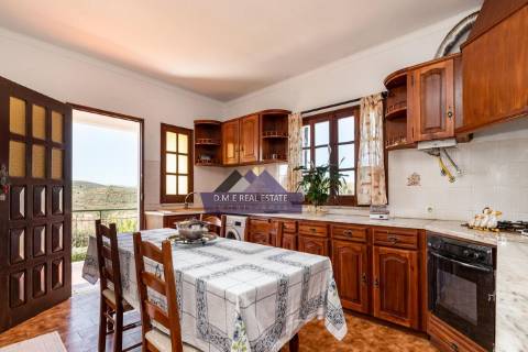 Moradia Independente de Prestígio com Vista Campo | Espaço Comercial + Habitação | Lote 4.590 m² | Terreno Misto