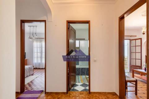 Moradia Independente de Prestígio com Vista Campo | Espaço Comercial + Habitação | Lote 4.590 m² | Terreno Misto