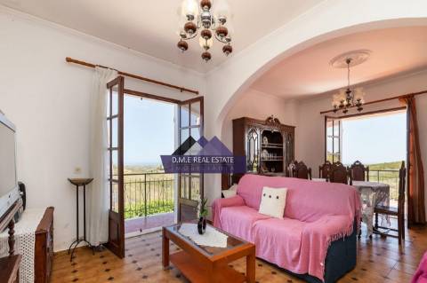 Moradia Independente de Prestígio com Vista Campo | Espaço Comercial + Habitação | Lote 4.590 m² | Terreno Misto