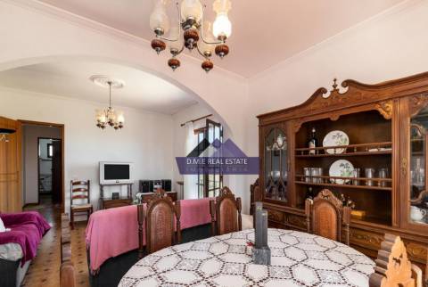 Moradia Independente de Prestígio com Vista Campo | Espaço Comercial + Habitação | Lote 4.590 m² | Terreno Misto