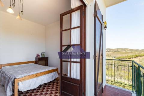 Moradia Independente de Prestígio com Vista Campo | Espaço Comercial + Habitação | Lote 4.590 m² | Terreno Misto