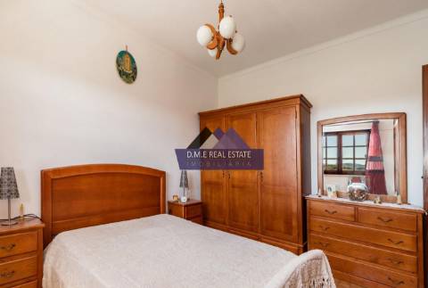 Moradia Independente de Prestígio com Vista Campo | Espaço Comercial + Habitação | Lote 4.590 m² | Terreno Misto