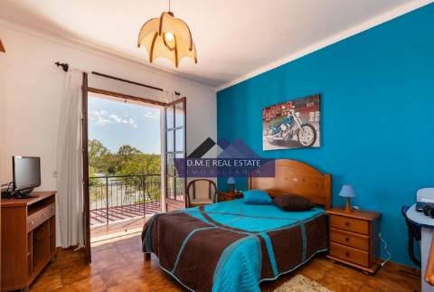 Moradia Independente de Prestígio com Vista Campo | Espaço Comercial + Habitação | Lote 4.590 m² | Terreno Misto