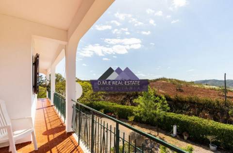 Moradia Independente de Prestígio com Vista Campo | Espaço Comercial + Habitação | Lote 4.590 m² | Terreno Misto