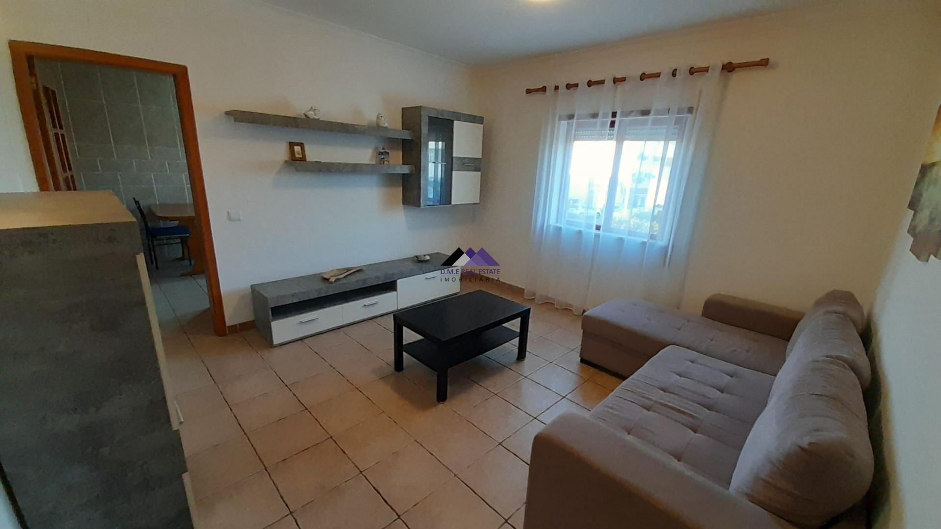 Apartamento T1 na Urbanização das Amendoeiras