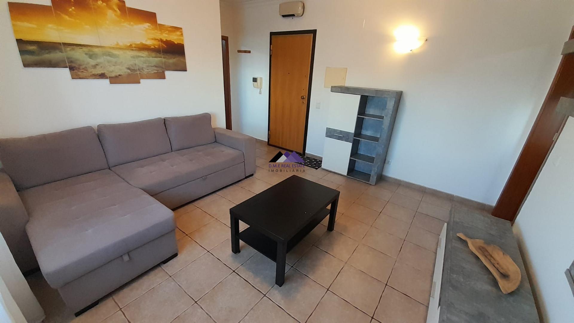 Apartamento T1 na Urbanização das Amendoeiras