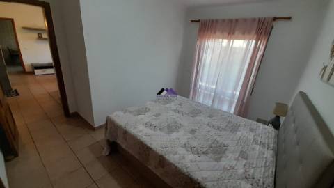 Apartamento T1 na Urbanização das Amendoeiras