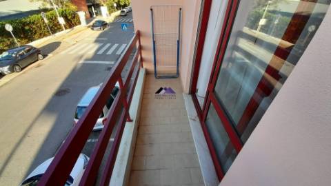 Apartamento T1 na Urbanização das Amendoeiras