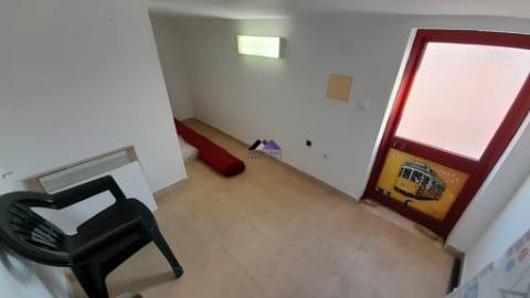 Apartamento T1 na Urbanização das Amendoeiras